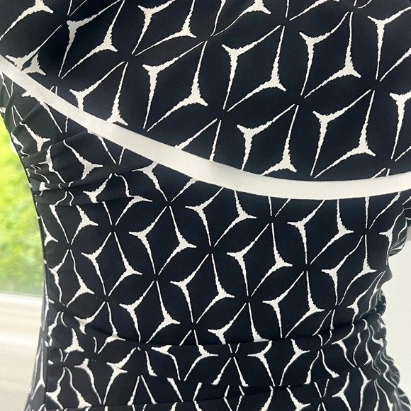 Gottex Profile NWT One Shoulder Ruffle Swimsuit 10 Black White Geometric Print - Picture 8 of 16